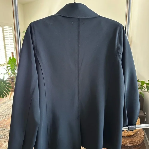 Classic Navy Blue Blazer w Raw Edge Seams and Velcro Button Size M - Picture 4 of 9